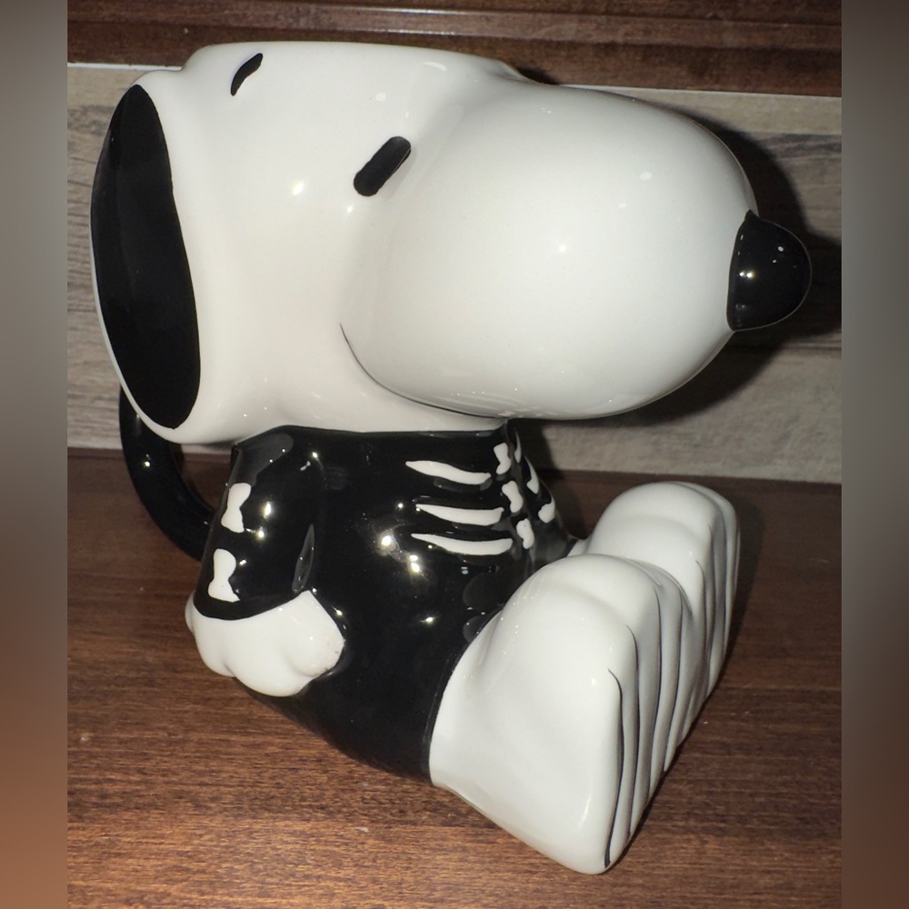 Peanuts Snoopy Skeleton Costume Halloween Ceramic Figural Mug 16 oz. (NEW)